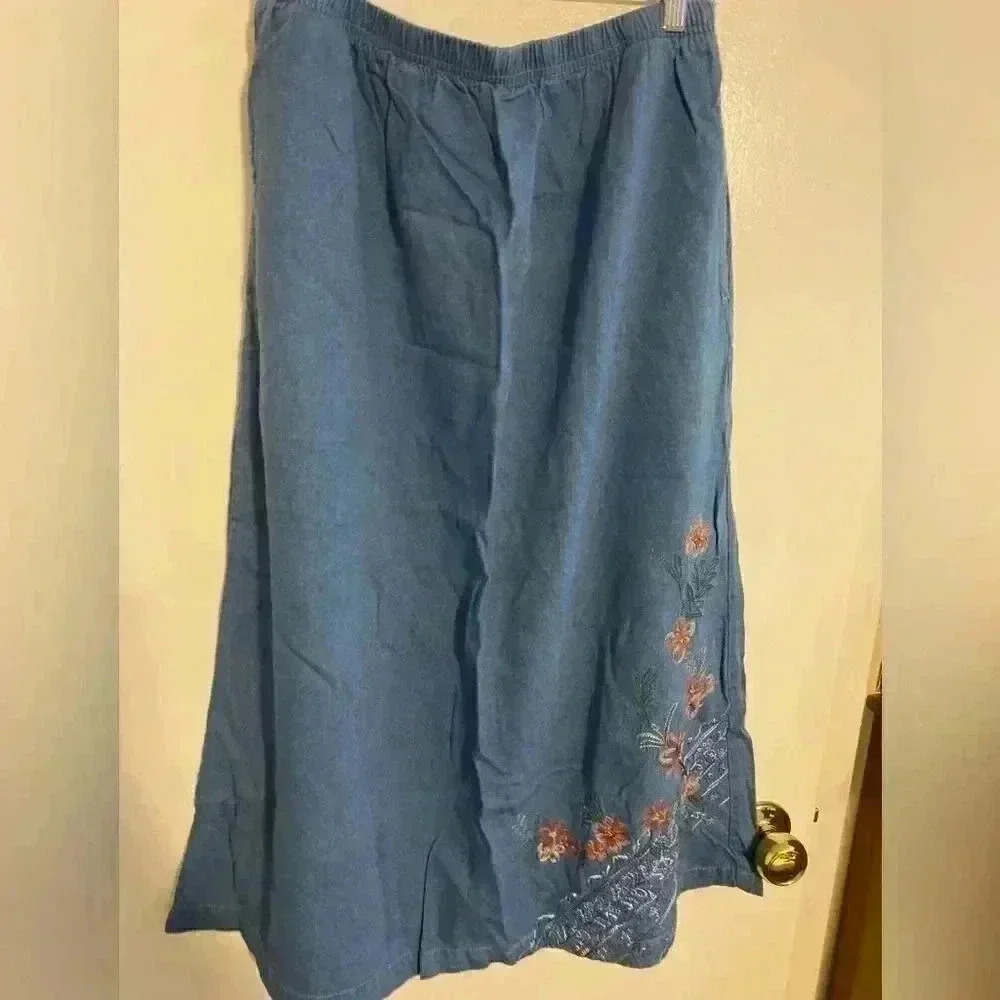 - Vintage Koret skirt made in USA